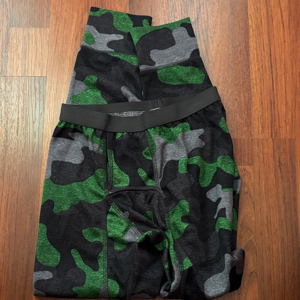 Lands' End Camouflage Leggings in Green and Black